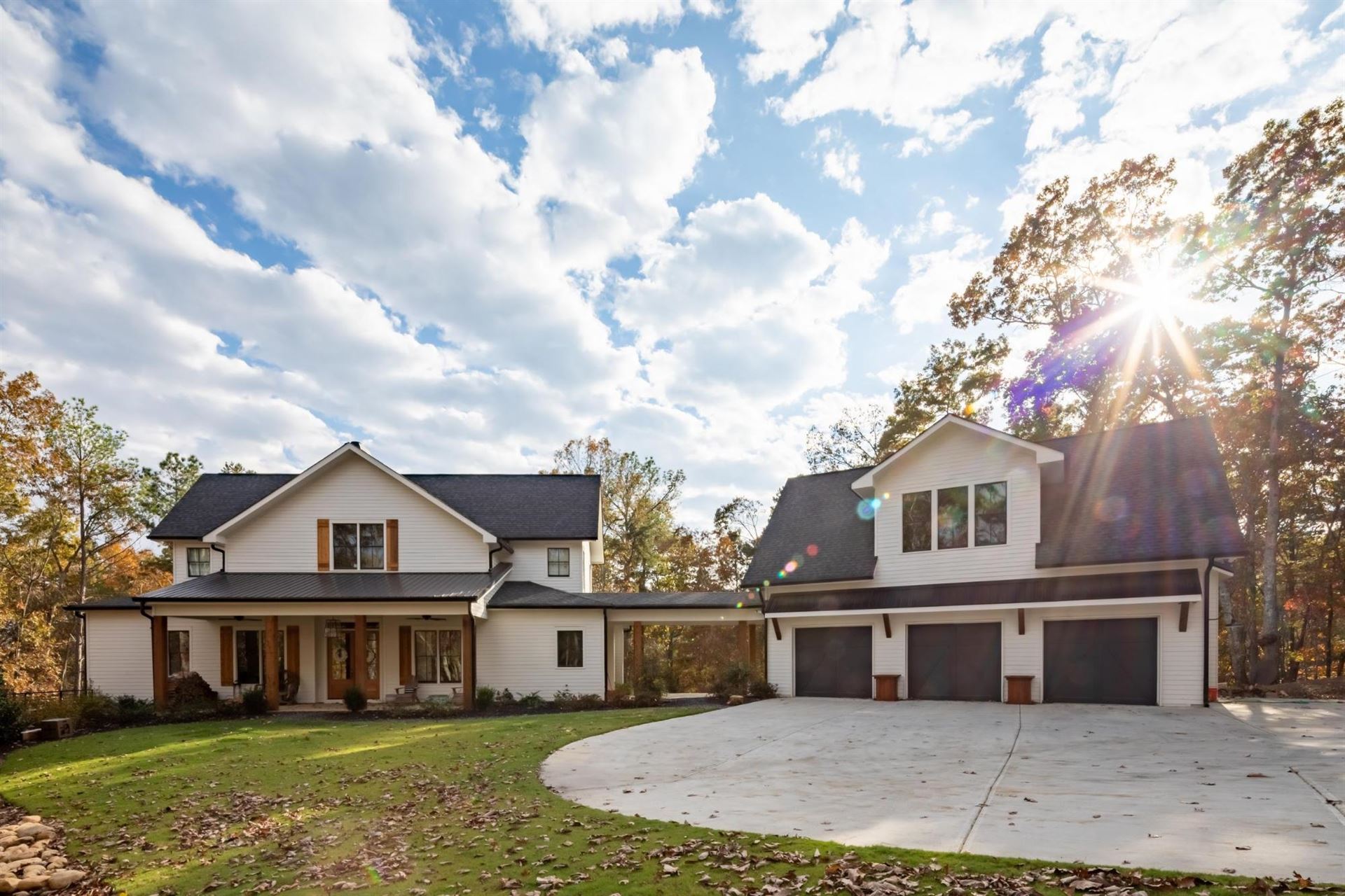 horizontal, traditional plank style