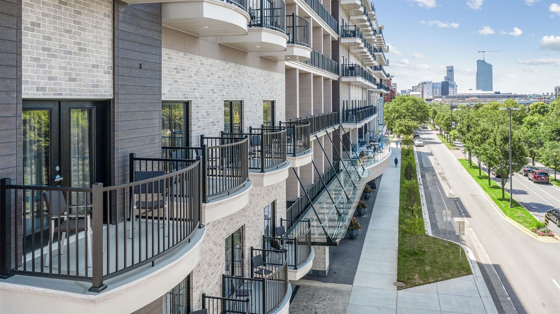 Nichiha-VintageWood-Bark-Canyon Brick-ShaleBrown-SandStone-Autumn