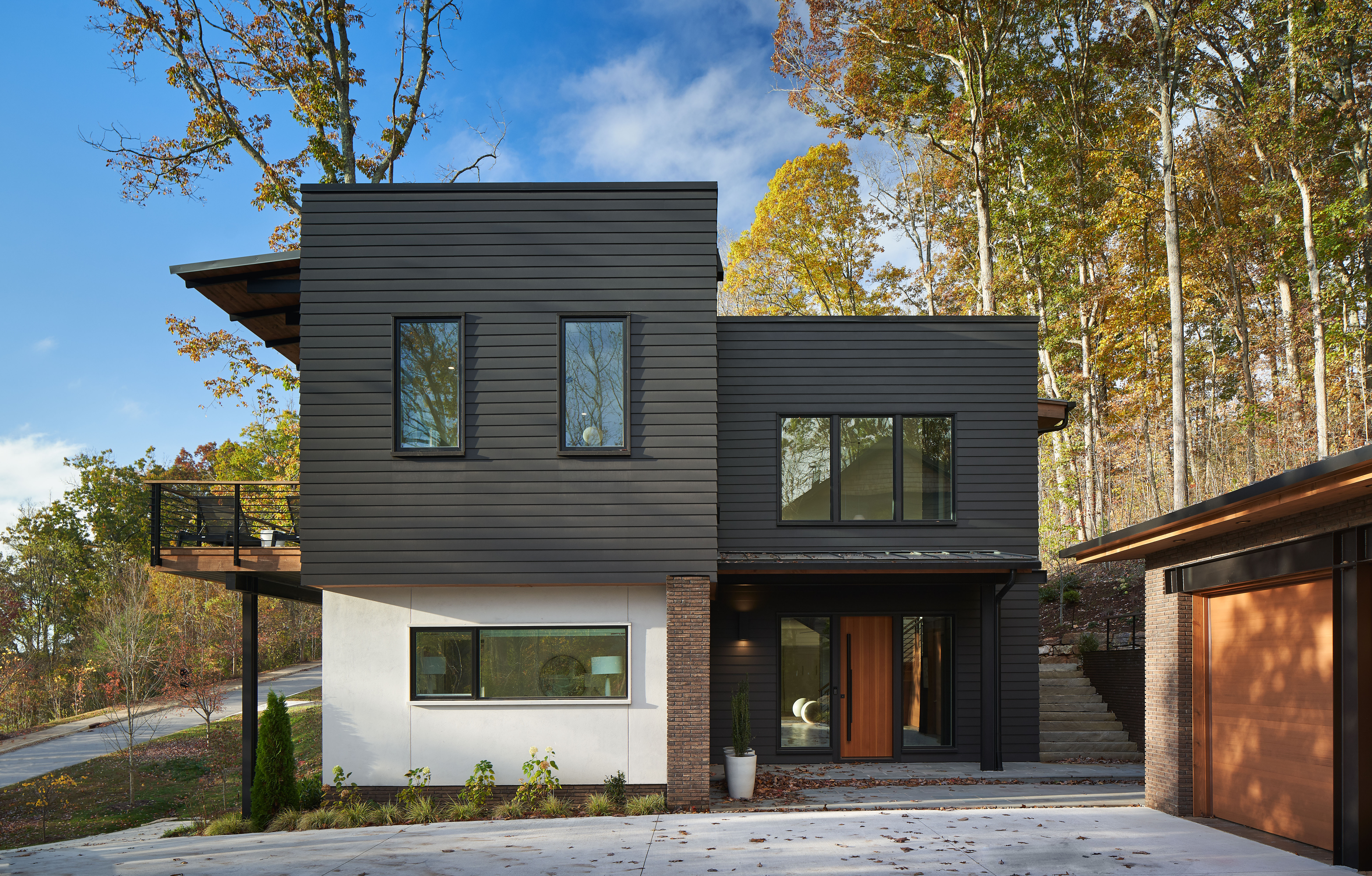 Enhancing Dark Color Palettes for Modern Home Exteriors