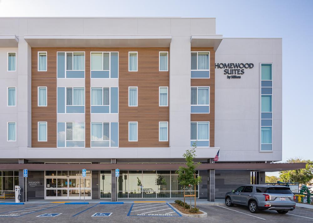 Homewood Suites with Nichiha&rsquo;s fiber cement cladding in Illumination and VintageWood.