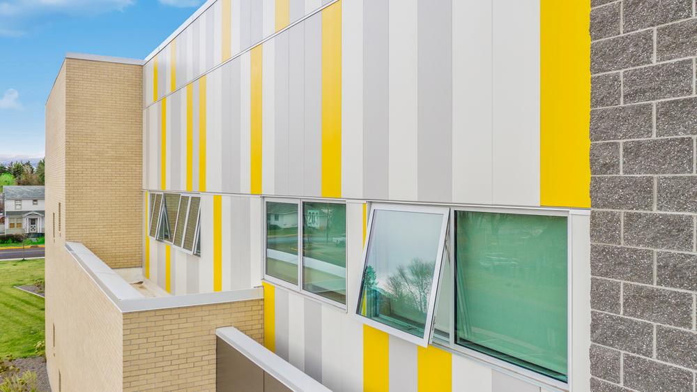 Nichiha’s Illumination panels in Gray, Smoke, and Citrus, shine bright against the sunlight at Franklin Elementary School.