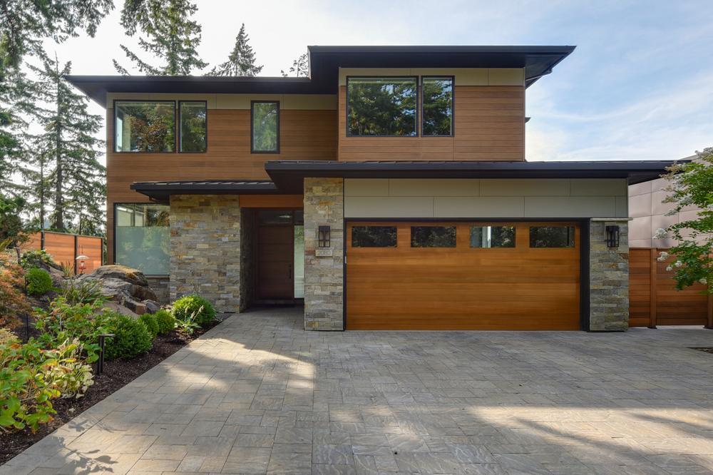 A home in Washington utilizing Nichiha&rsquo;s VintageWood cedar series and ArchitecturalBlock stone-like fiber cement siding.