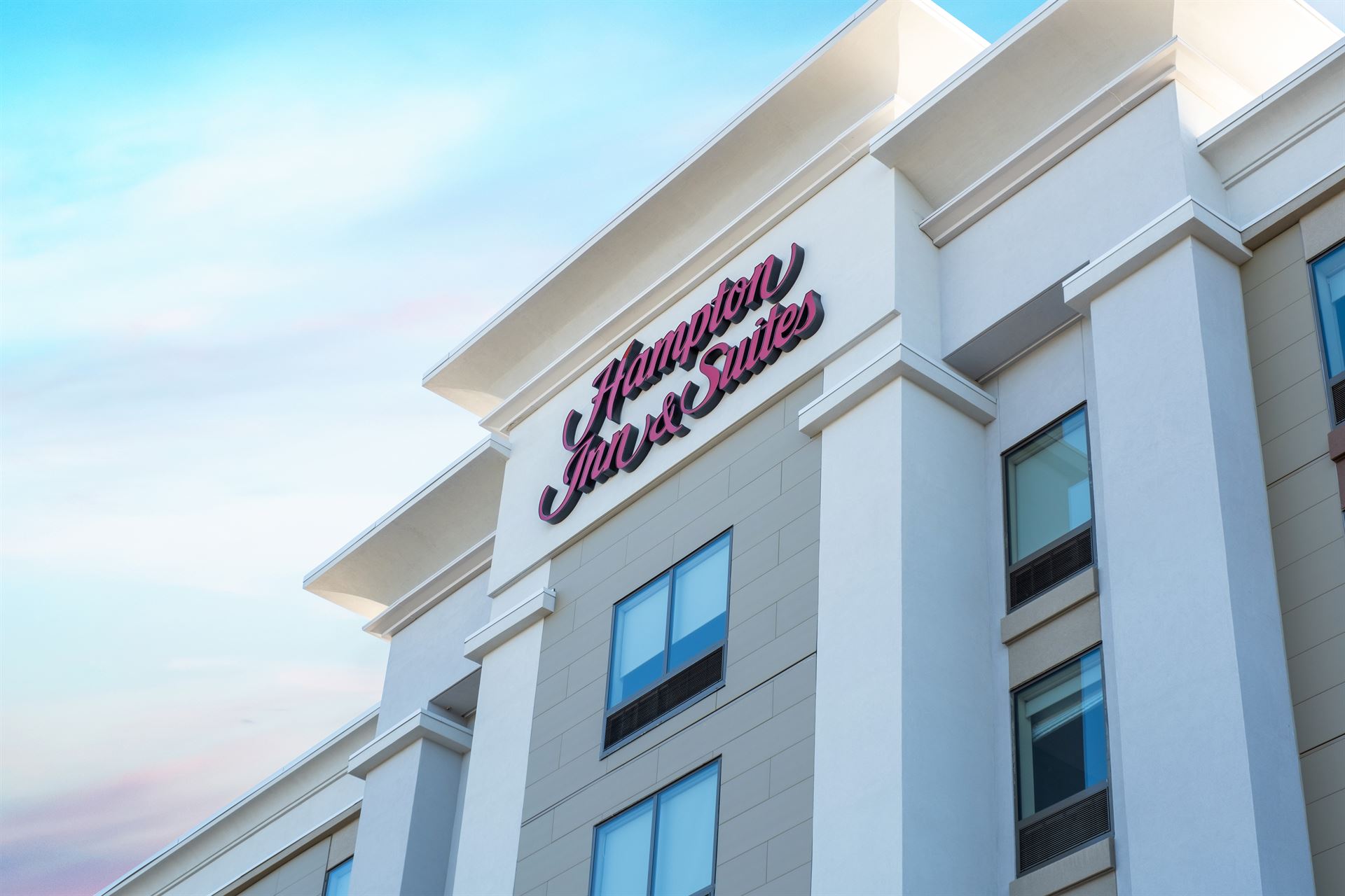 Front entrance of Hampton Inn hotel with ArchitecturalBlock